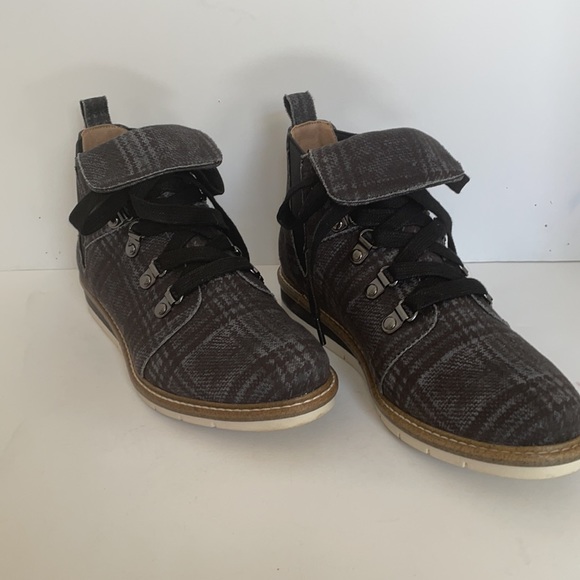 EUC Adam Tucker booties - Picture 4 of 14